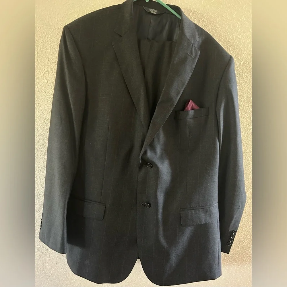 Pronto Uomo Classic Men's gray plaid Blazer and pant suit set 48”L 43” waist